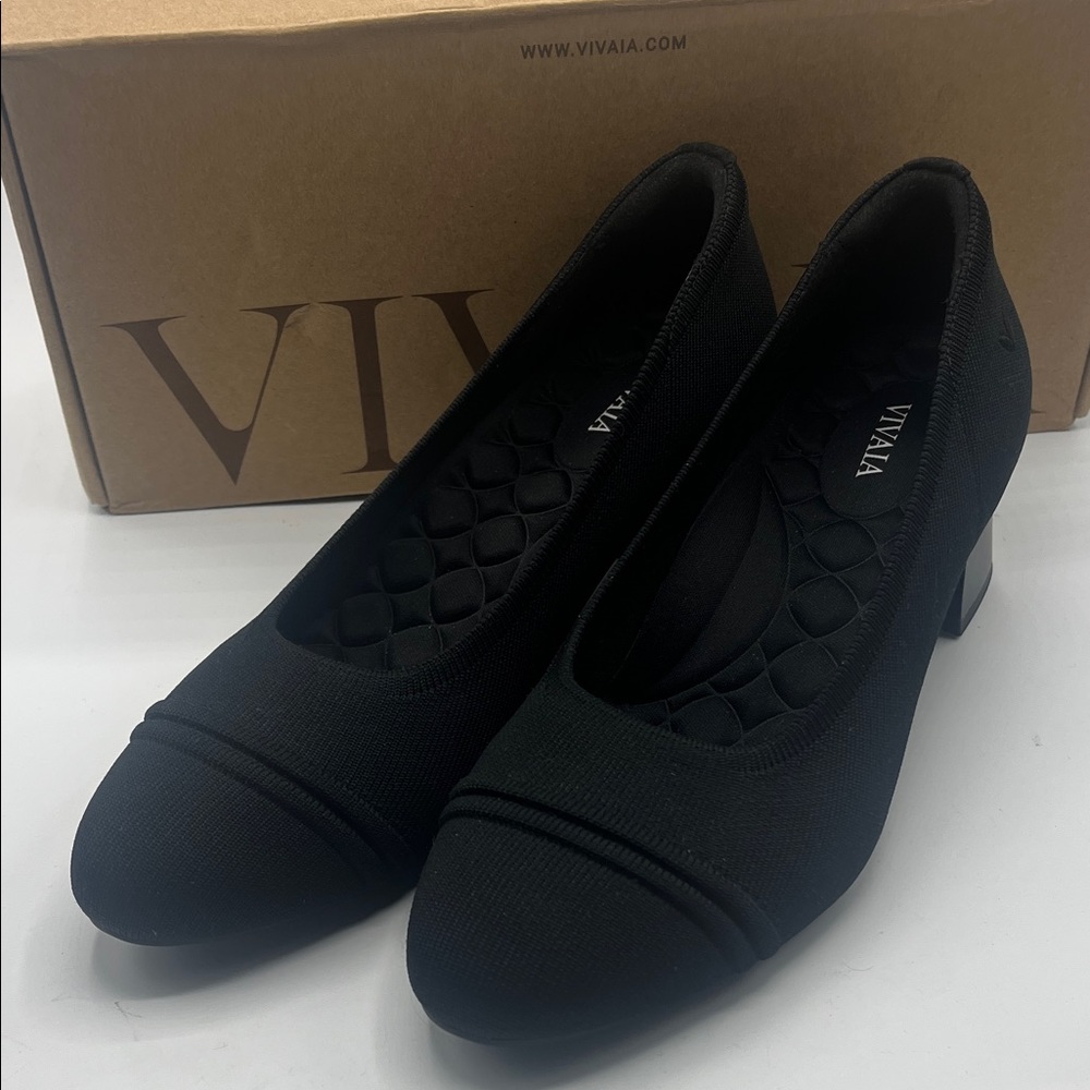 Women's  Julia Pro Vivaia Black Almond Toe Comfort Low Heel Pumps